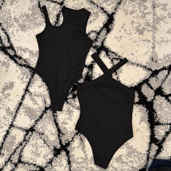 2-Piece Black Bodysuit Set – Sleek & Versatile Wardrobe Staples 🖤 - Picture 1 of 4